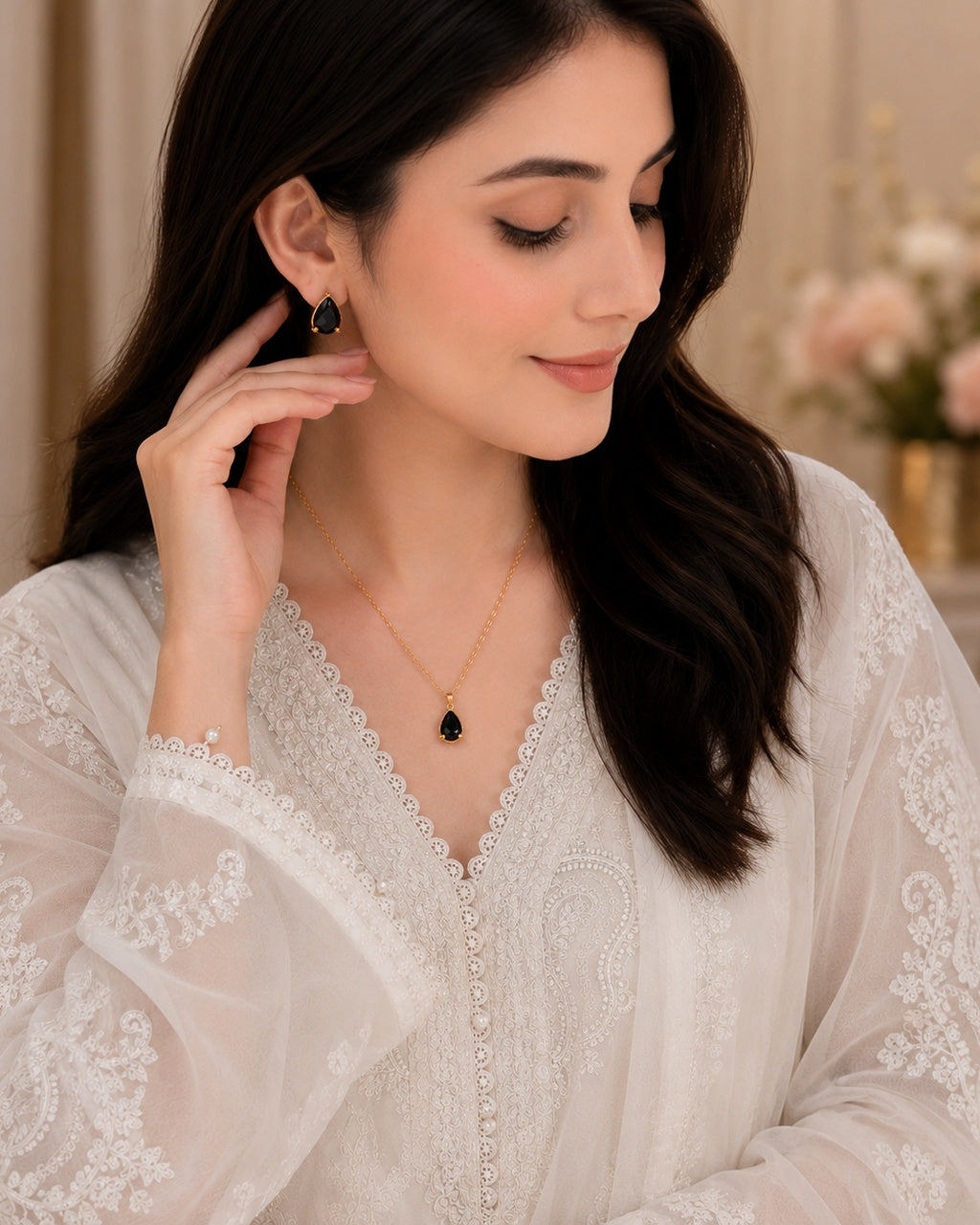 Elegant Black Teardrop Pendant & Earrings Set